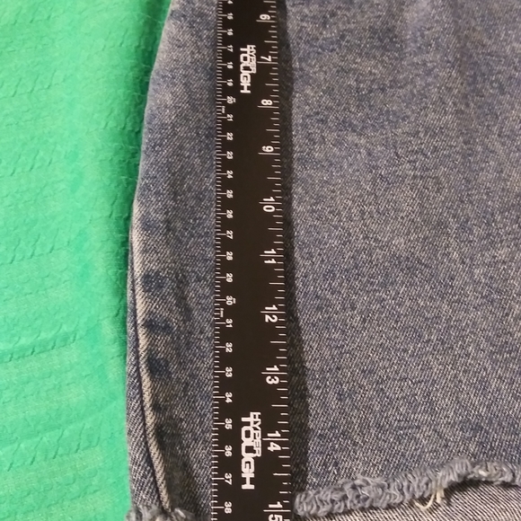 Levi's Vintage Relaxed High Rise Jean Shorts - Picture 7 of 7